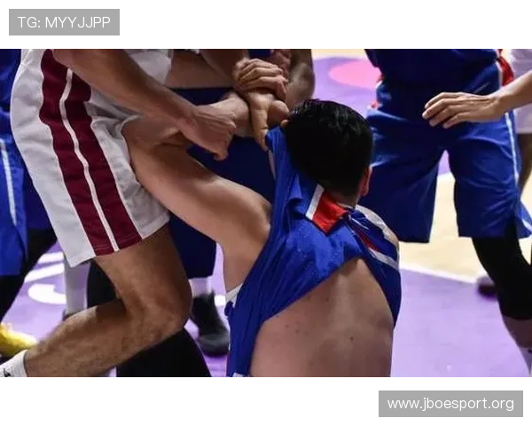 豪门大战赛后爆发激烈冲突双方球员推搡场面一度失控