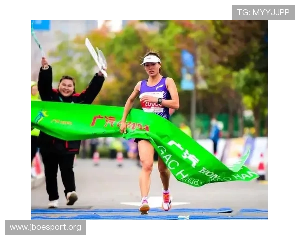 马拉松亚锦赛韩日龙破纪录夺冠自豪亮朝鲜国旗震撼全场观众沸腾再